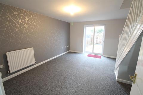 2 bedroom terraced house to rent, Wises Farm Road, Hull