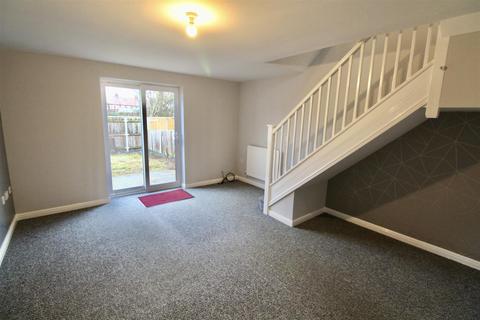 2 bedroom terraced house to rent, Wises Farm Road, Hull