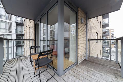 2 bedroom flat to rent, Dowells Street, London SE10