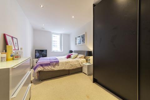2 bedroom flat to rent, Dowells Street, London SE10
