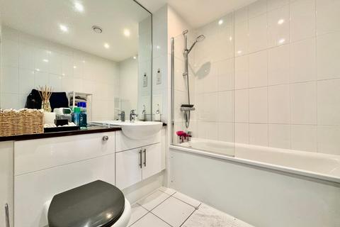 2 bedroom flat for sale, Zenith Close, London, NW9