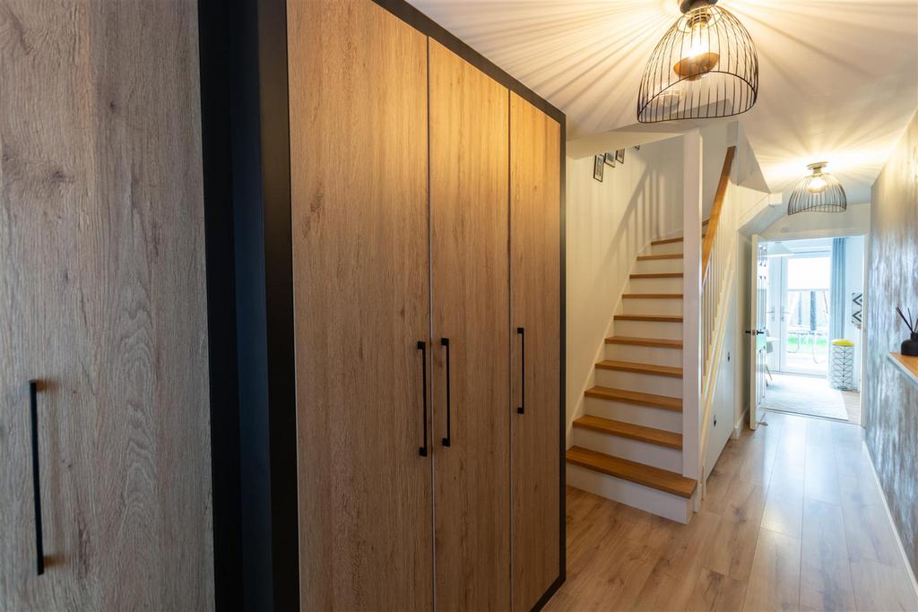 Hallway (2).jpg