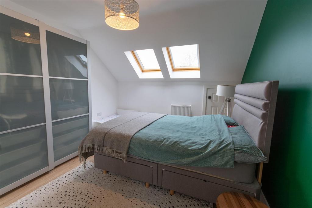 Bedroom 1 (1).jpg