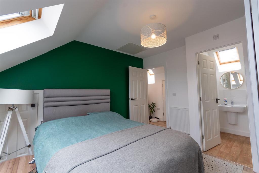 Bedroom 1 (2).jpg
