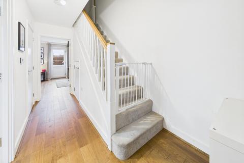 undefined, Horseshoe Close, Bourne End, HP1