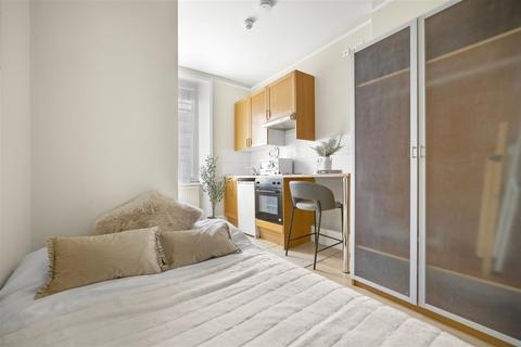 Studio to rent, St Georges Drive, London SW1V