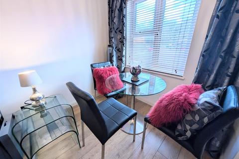 undefined, Frogmore Close, Slough