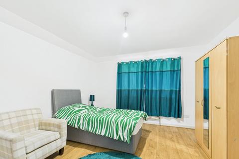4 bedroom house to rent, Cranbourne Road, Slough, Berkshire, SL1
