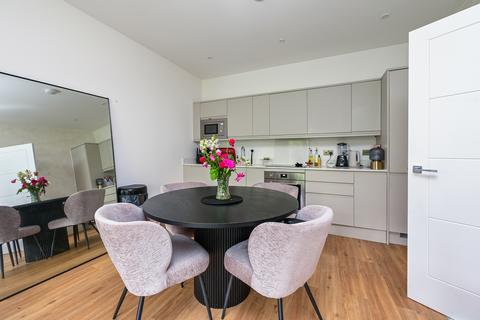 undefined, Farnborough Road, Farnborough, GU14