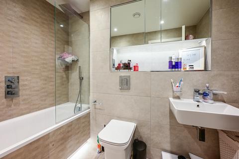 undefined, Farnborough Road, Farnborough, GU14