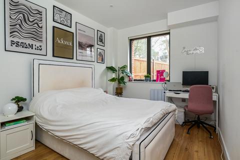 undefined, Farnborough Road, Farnborough, GU14