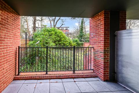 undefined, Farnborough Road, Farnborough, GU14