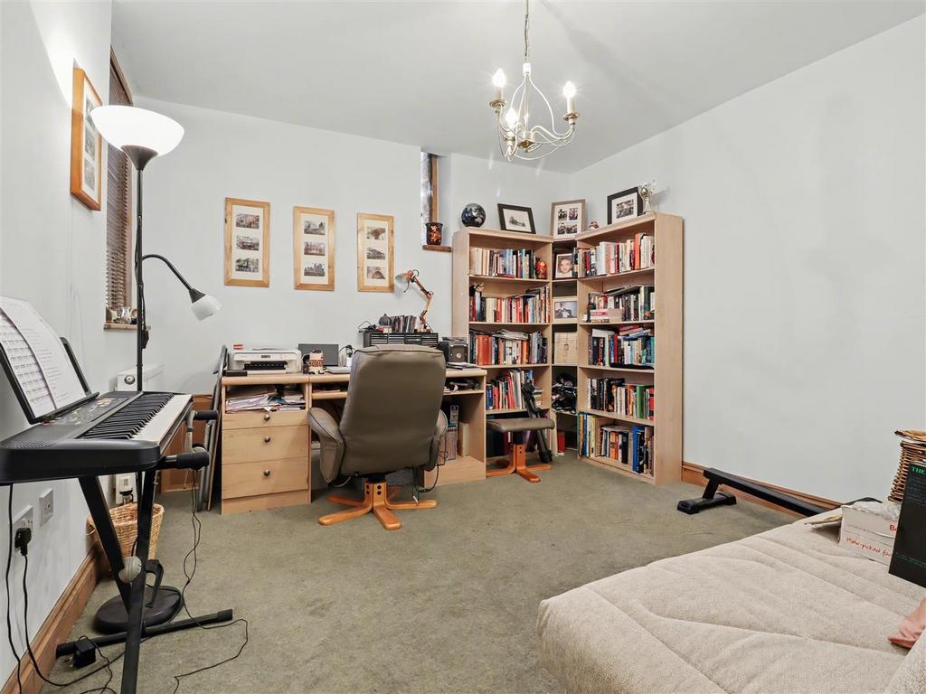 Bedroom/study
