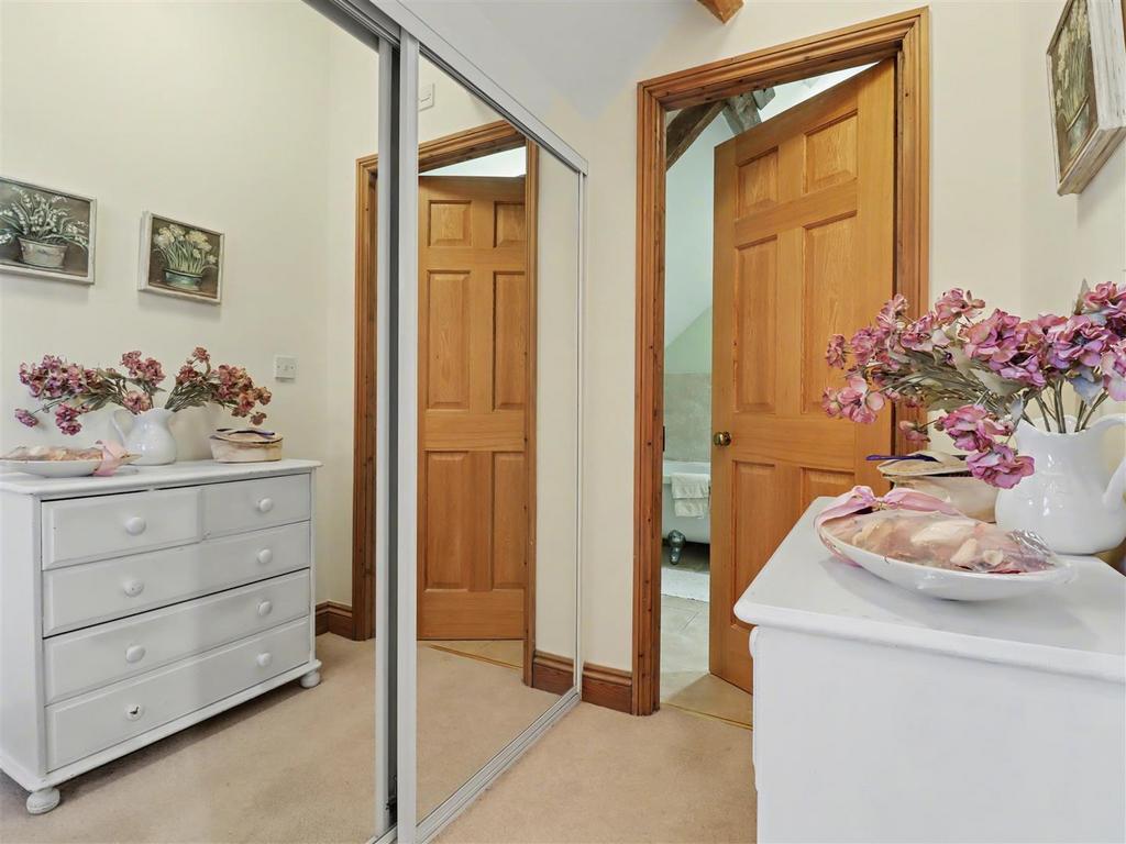 Principle dressing area