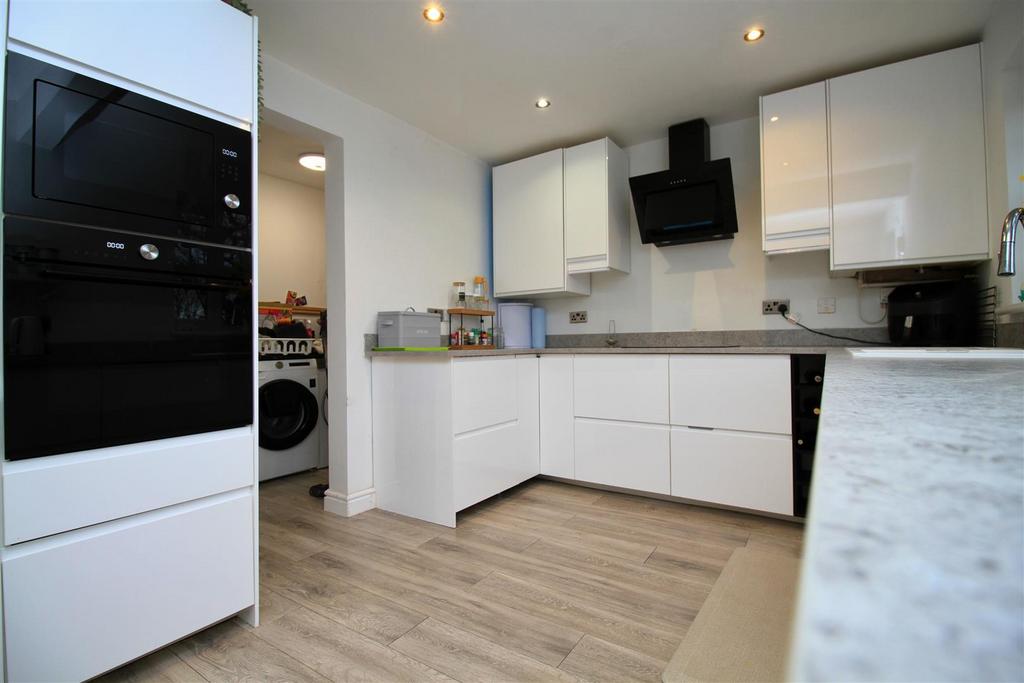 Kitchen..jpg