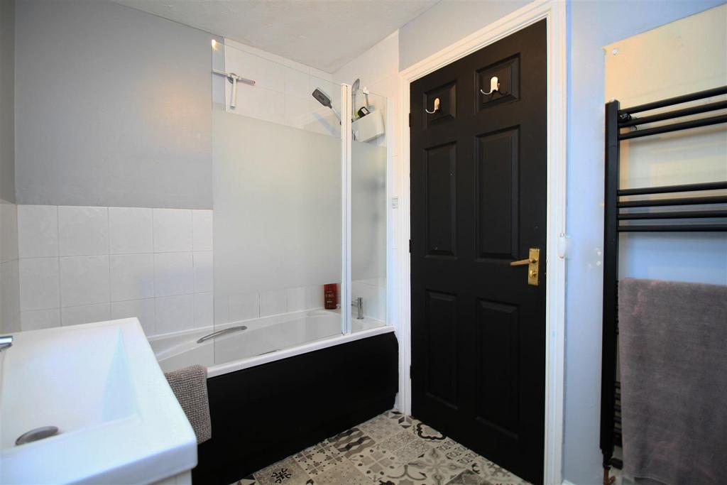 Main Bathroom.jpg