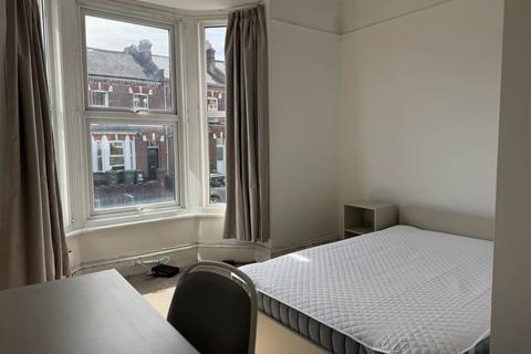 2 bedroom flat to rent, Pinhoe Road, Exeter EX4