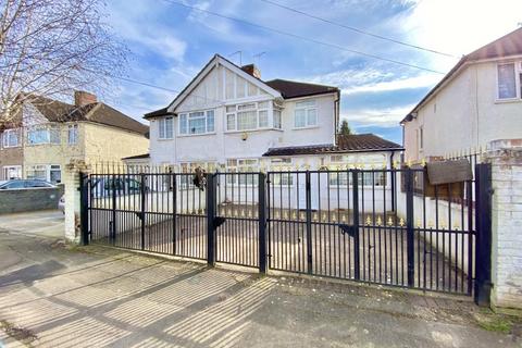 undefined, Ashford Avenue, Hayes, UB4 0NA
