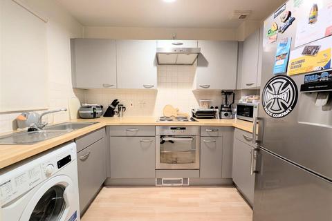 2 bedroom flat for sale, Holyhead Mews, Cippenham
