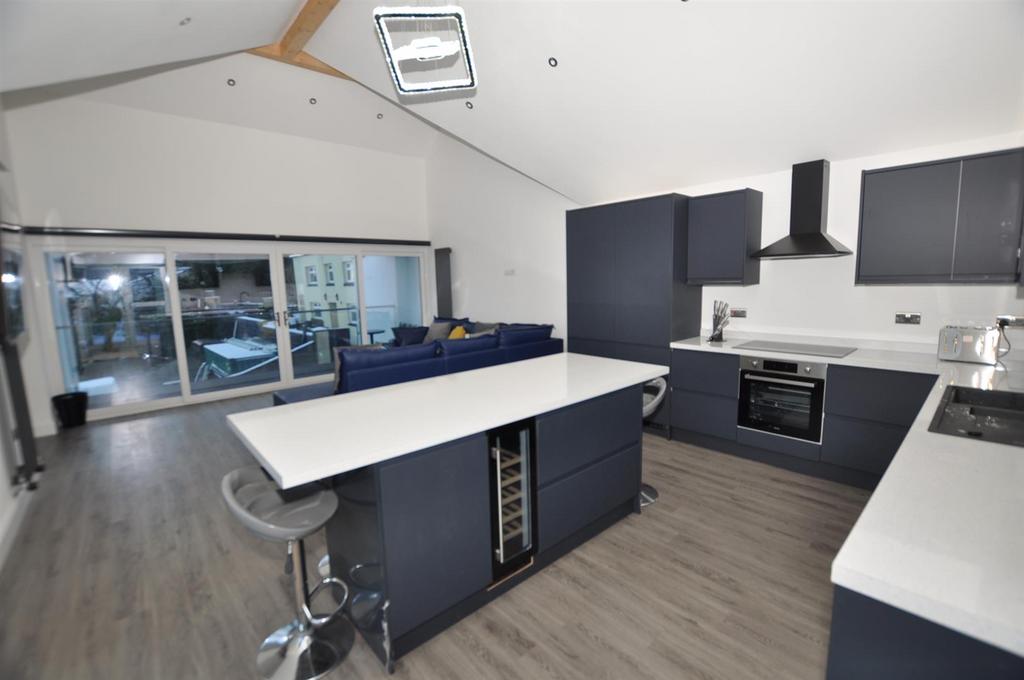 Open Plan Lounge/ Dining/ Kitchen