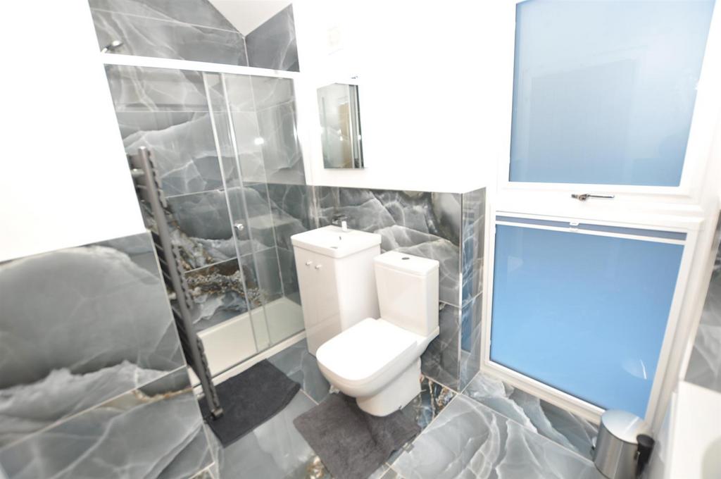 Family Bathroom/ Wetroom