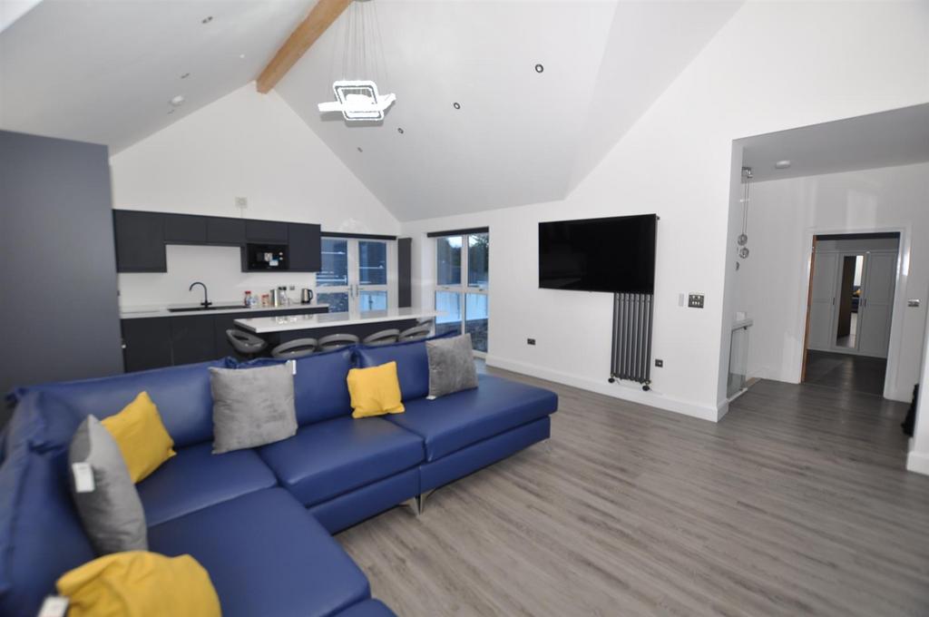 Open Plan Lounge/ Dining/ Kitchen