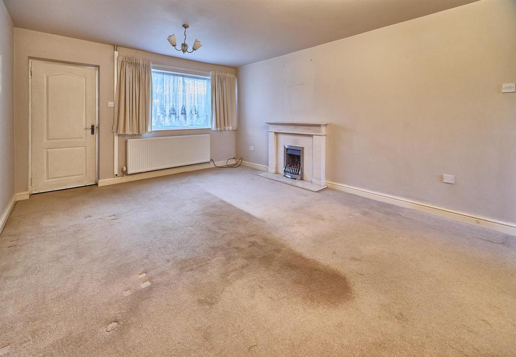 Lounge/Dining Room to Front
