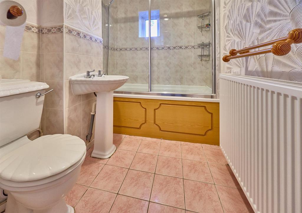 Bathroom to Side