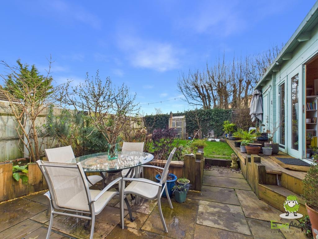 Ewe Move Basingstoke Estate Agents - Scotney Road -