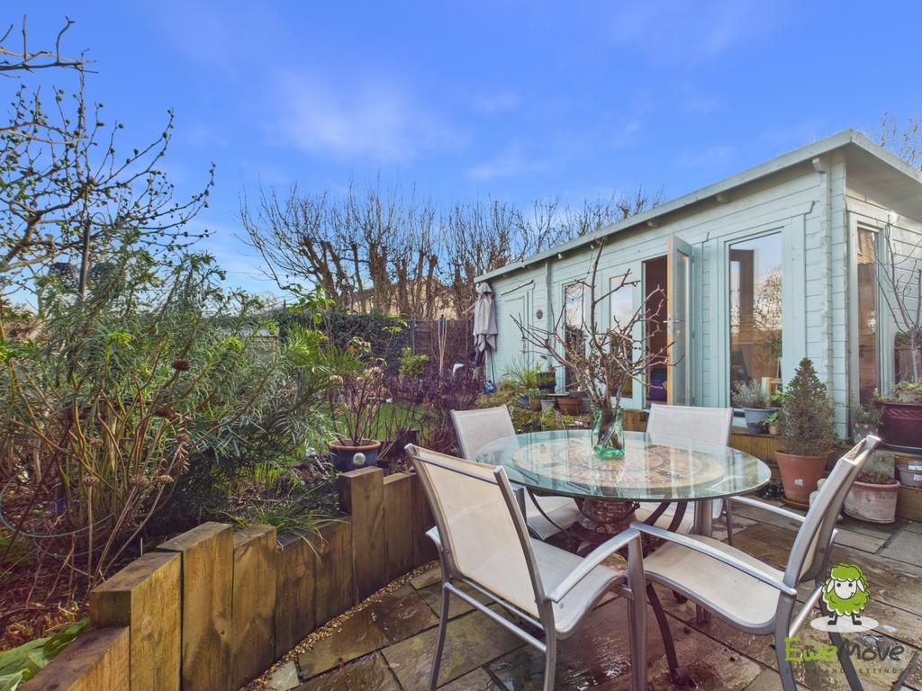 Ewe Move Basingstoke Estate Agents - Scotney Road -