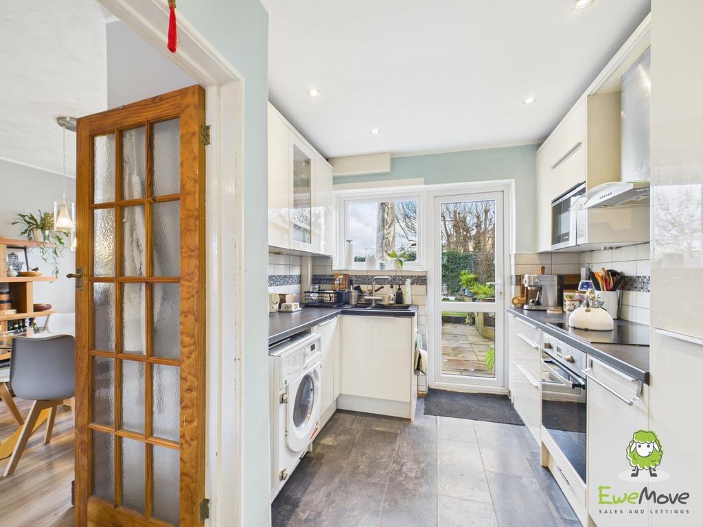 Ewe Move Basingstoke Estate Agents - Scotney Road -
