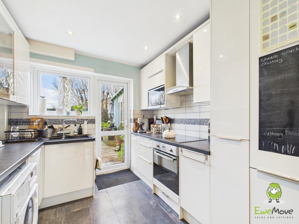 Ewe Move Basingstoke Estate Agents - Scotney Road -