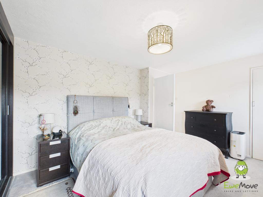 Ewe Move Basingstoke Estate Agents - Scotney Road -
