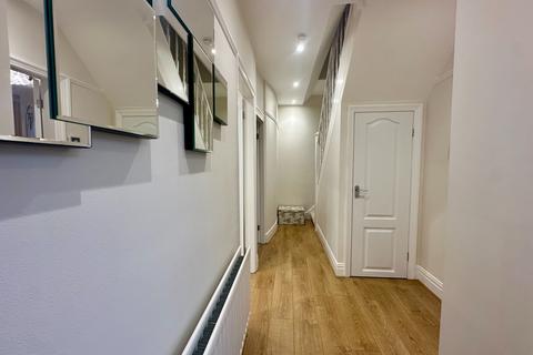3 bedroom semi-detached house for sale, Kinnaird Avenue, Denton Burn, Newcastle upon Tyne, NE15