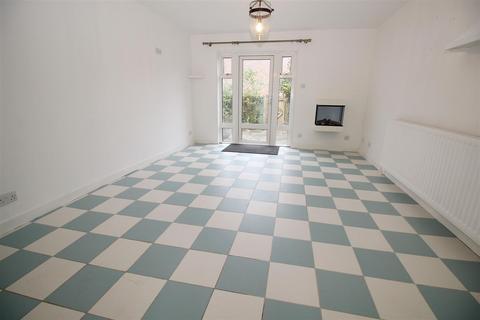 undefined, Roebuck Close, Horsham