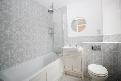 undefined, Roebuck Close, Horsham