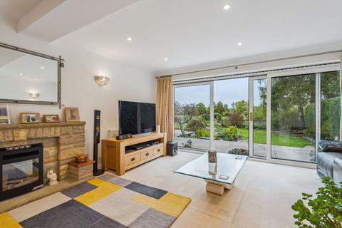 undefined, College Crescent, Aylesbury HP18