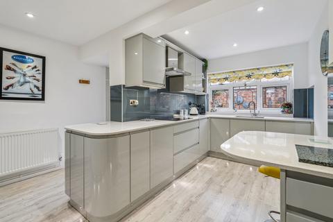 undefined, College Crescent, Aylesbury HP18