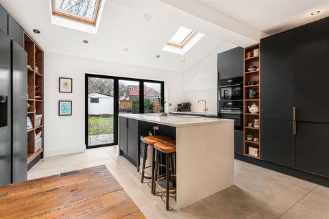 3 bedroom semi-detached house for sale, River Gardens, Carshalton