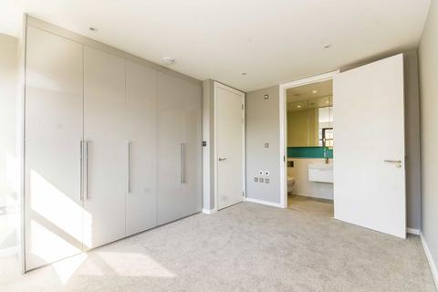 2 bedroom flat to rent, Clifton Walk, London W6
