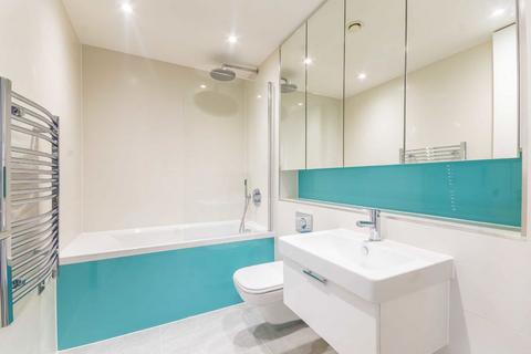 2 bedroom flat to rent, Clifton Walk, London W6