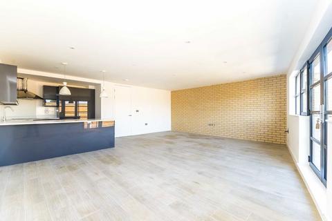 2 bedroom flat to rent, Clifton Walk, London W6