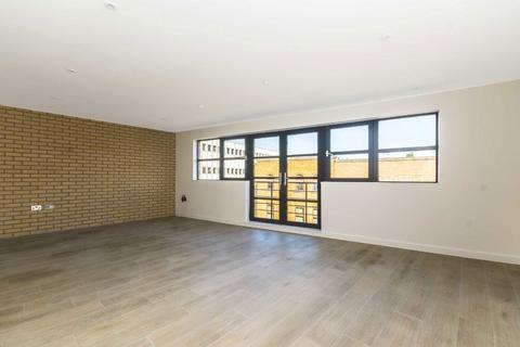 2 bedroom flat to rent, Clifton Walk, London W6