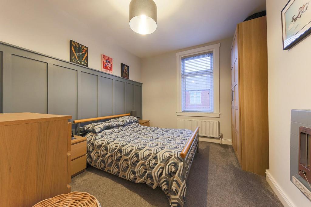 Bedroom 1.jpg