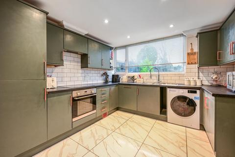 undefined, West Ham, Basingstoke RG22
