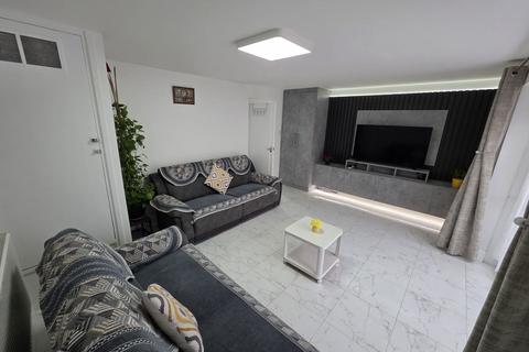 undefined, Harlech Gardens, Hounslow, TW5 9PT