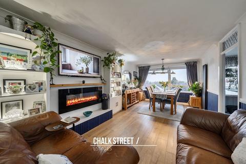 2 bedroom flat for sale, Petands Court, Randall Drive, Hornchurch, RM12