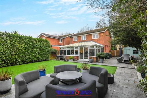 3 bedroom detached house for sale, Wendover Gardens, Brentwood