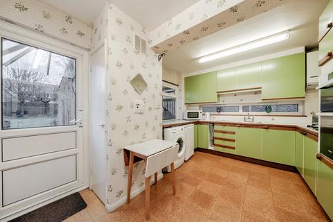 4 bedroom semi-detached house for sale, Commonfields, West End, Woking, Surrey, GU24