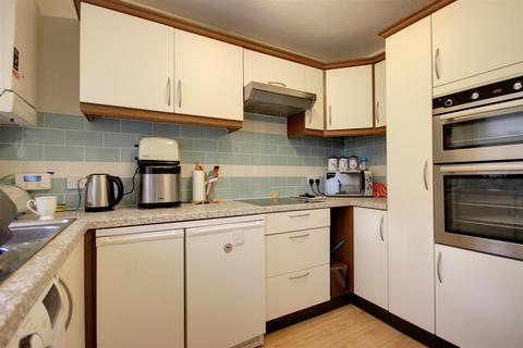 2 bedroom bungalow for sale, Beverley Road, Willerby, Hull